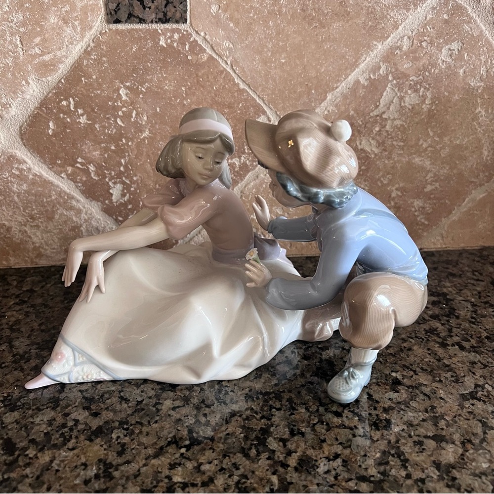 Lladró Porcelain Figurine "FOR ME?" #5454 Boy Giving Girl a Flower - Mint No Box